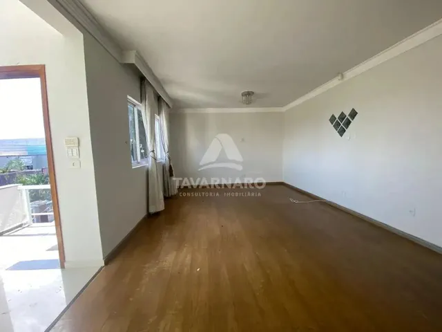 Imagem 3: Ampla Casa de 4 Dormitórios com Churrasqueira e Quintal!