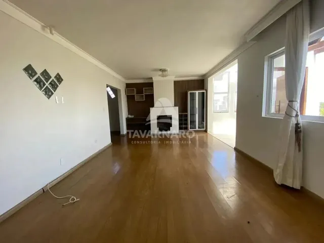 Imagem 6: Ampla Casa de 4 Dormitórios com Churrasqueira e Quintal!