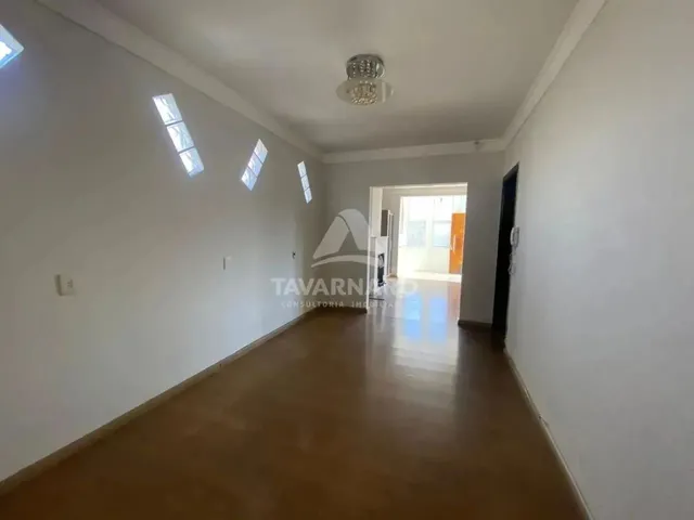 Imagem 9: Ampla Casa de 4 Dormitórios com Churrasqueira e Quintal!