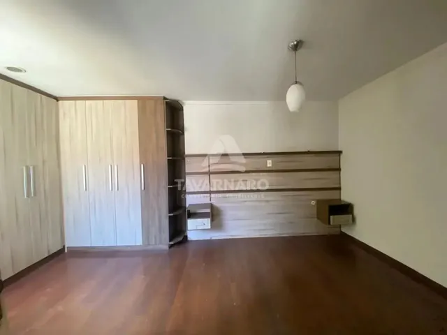 Imagem 15: Ampla Casa de 4 Dormitórios com Churrasqueira e Quintal!