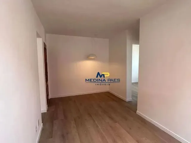 Imagem: O apartamento possui 2 Dormitórios, 1 Banheiro, 1 Vaga na