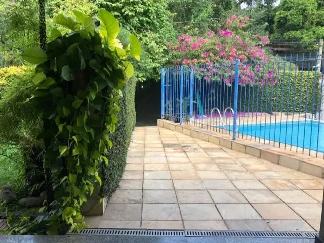Imagem: A casa possui 5 Dormitórios, 5 Banheiros, 5 Vagas na