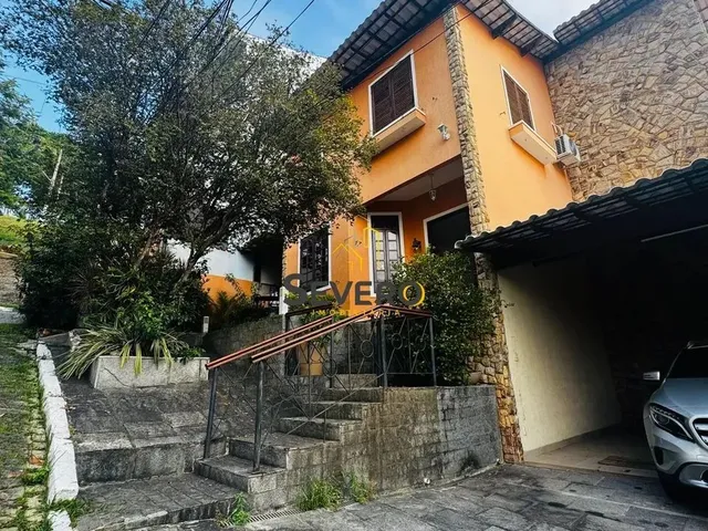 Imagem: A casa possui 3 Dormitórios, 4 Banheiros, 4 Vagas na