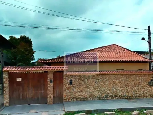 Imagem 1: Casa com 3 Dormitórios, 1 Suíte, Edícula, Piscina, Churrasqueira e 6 Vagas de Garagem