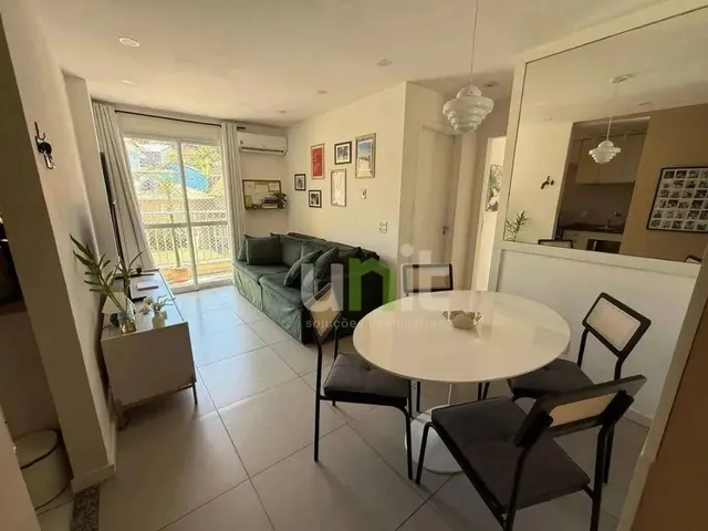 Imagem: O apartamento possui 2 Dormitórios, 1 Suíte, 1 Banheiro,