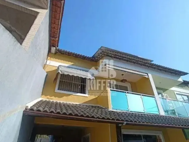 Imagem: A casa possui 3 Dormitórios, 3 Banheiros, 2 Vagas na
