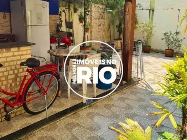 Imagem: O apartamento possui 2 Dormitórios, 1 Banheiro, 1 Vaga na
