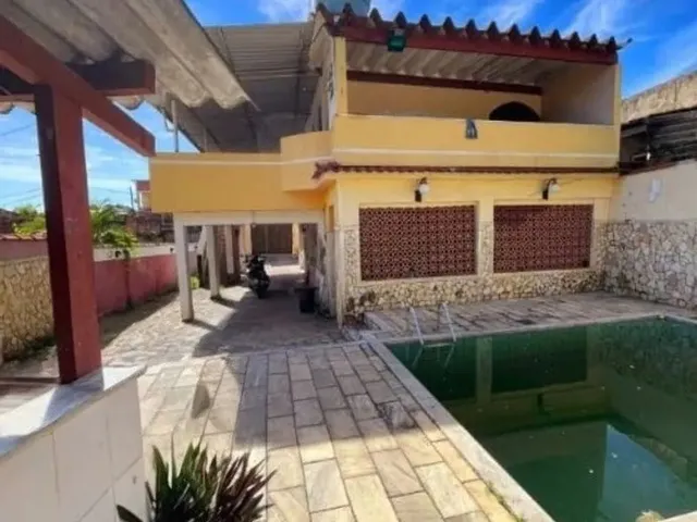 Imagem: A casa possui 4 Dormitórios, 3 Banheiros, 3 Vagas na