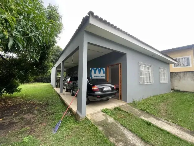 Imagem: A casa possui 3 Dormitórios, 1 Suíte, 2 Banheiros, 3