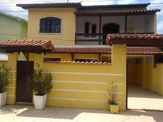 Imagem: A casa possui 3 Dormitórios, 1 Suíte, 2 Banheiros, 2