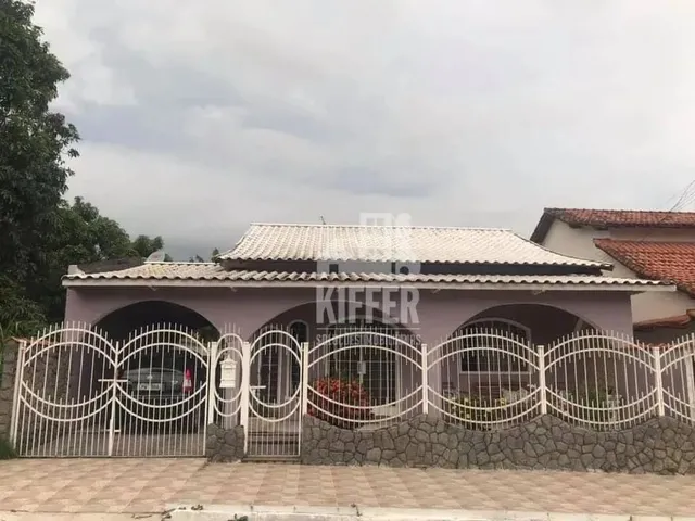 Imagem: Asa Ampla no Centro de Rio Bonito com Duas