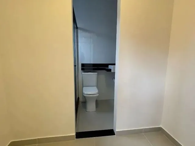 Imagem 2: Maravilhosa Casa Estilo Moderna com 3 Quartos (2 Suites) com Churrasqueira em Terreno de 4