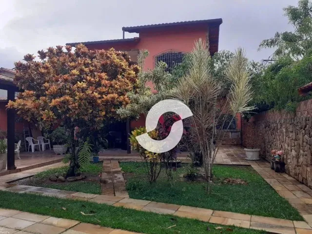 Imagem: A casa possui 3 Dormitórios, 2 Banheiros, 3 Vagas na