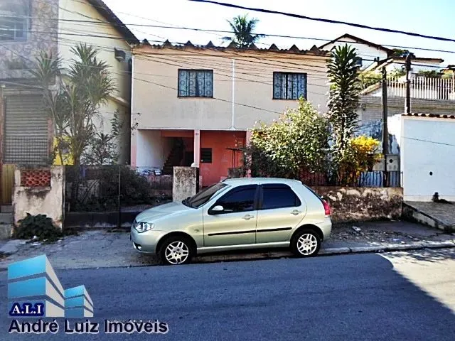 Imagem: Casa com Quintal e Garagem no Centro de