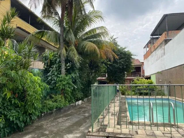 Imagem: Casa com Piscina com 500 Metros de Área