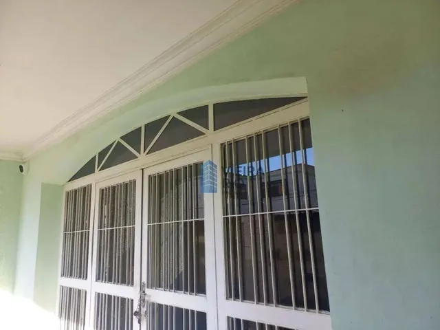 Imagem 4: Casa com 4 Quartos e Piscina