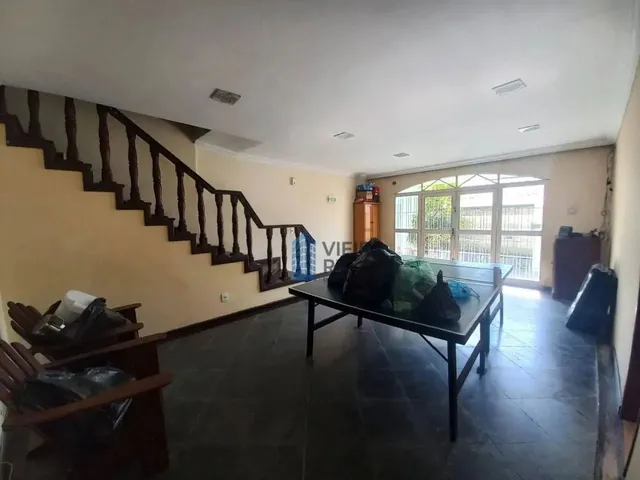 Imagem 8: Casa com 4 Quartos e Piscina