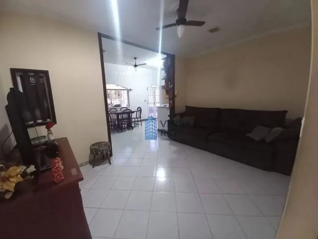 Imagem 9: Casa com 4 Quartos e Piscina