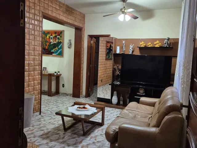 Imagem 1: Vendo Casa no Centro com 3 Quartos, Área de Lazer e Piscina