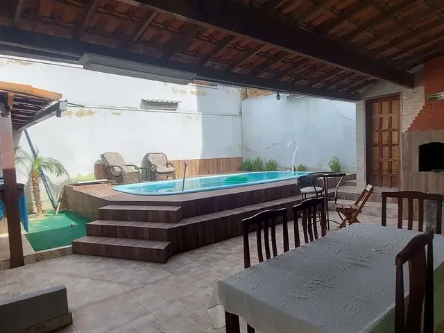 Imagem: A casa possui 4 Dormitórios, 4 Banheiros, 3 Vagas na