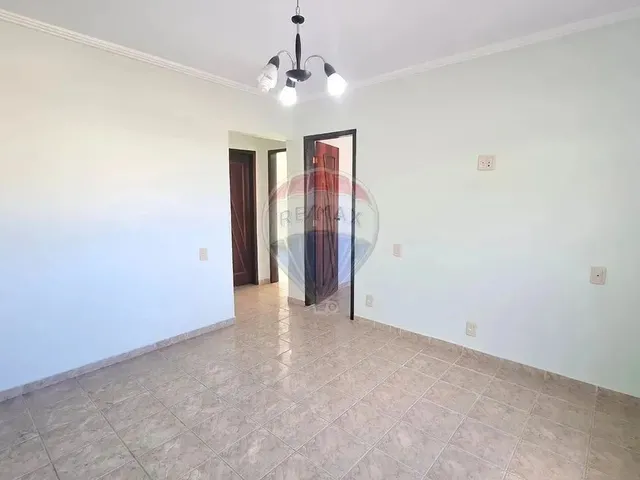 Imagem: O apartamento possui 2 Dormitórios, 1 Banheiro, 1 Vaga na