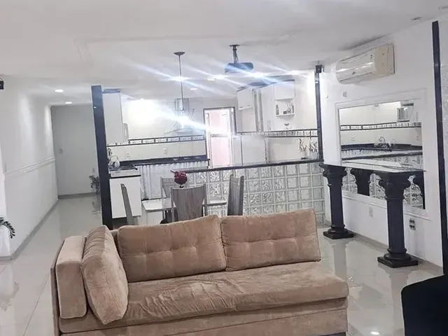 Imagem: A casa possui 3 Dormitórios, 3 Suítes, 5 Banheiros, 3