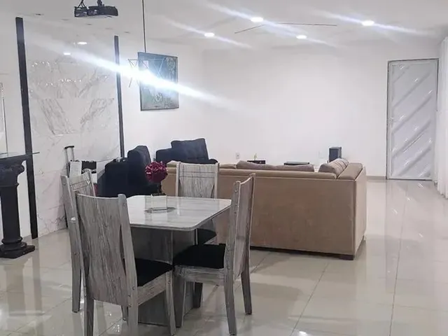 Imagem 2: Excelente Casa Triplex com 719M2 de Área Construída e 300M2 de...