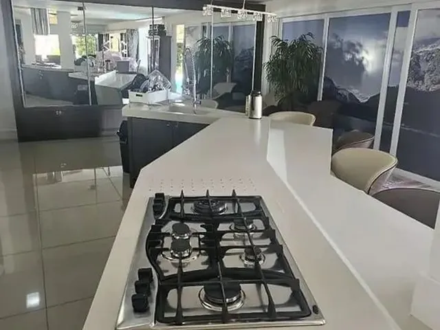 Imagem 2: Casa para Locação,360M2. Finamente Mobiliada, 5 Dormitórios(3 Suítes), 6 Vagas