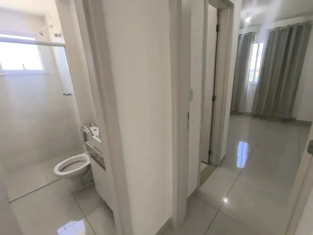 Imagem: O apartamento possui 2 Dormitórios, 1 Suíte, 2 Banheiros,