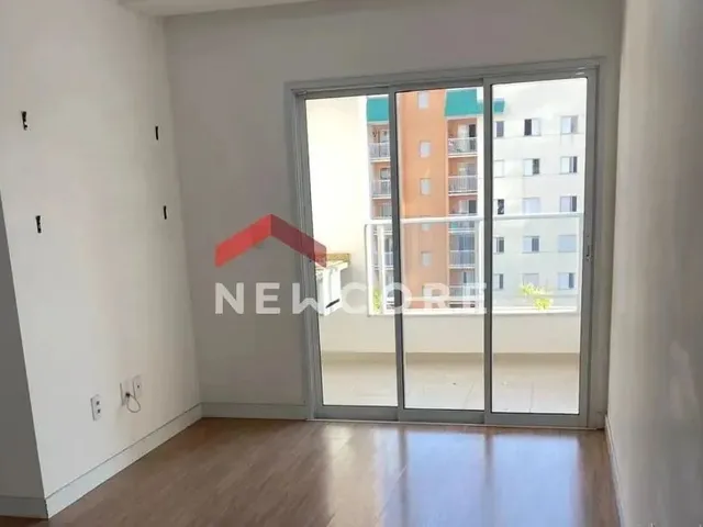 Imagem: O apartamento possui 2 Dormitórios, 1 Suíte, 2 Banheiros,