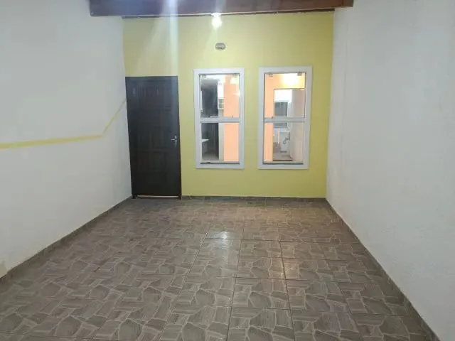 Imagem: A casa possui 2 Dormitórios, 1 Banheiro, 1 Vaga na