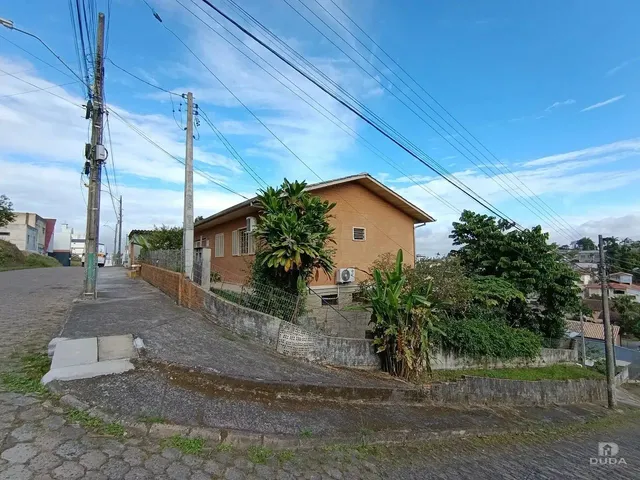 Imagem: Amplo Terreno de Esquina À Venda