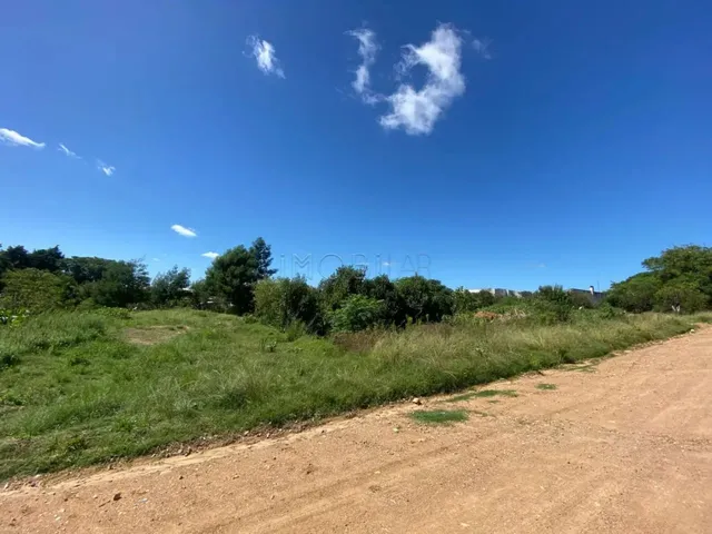 Imagem: O terreno possui 2.000m² de Área e está localizado em