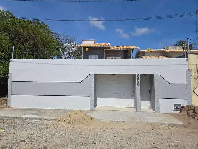 Imagem: A casa possui 4 Dormitórios, 1 Suíte, 2 Banheiros, 5