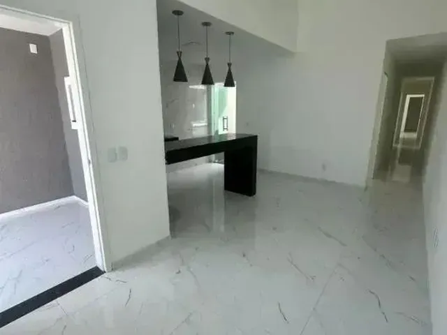 Imagem 2: Imóvel para Venda Possui 100 Metros Quadrados com 2 Quartos em Pajuçara - Maracanaú