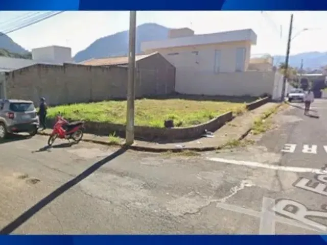 Imagem: Lote - Área de 341,90M², Rua Prof. Esmeralda