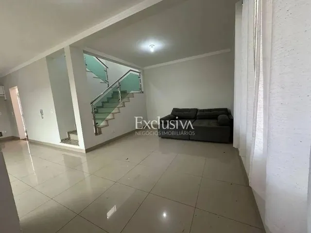 Imagem 14: Sobrado com 3 Dormitórios para Alugar, 201 M² - Condomínio Ouro Verde, Centro