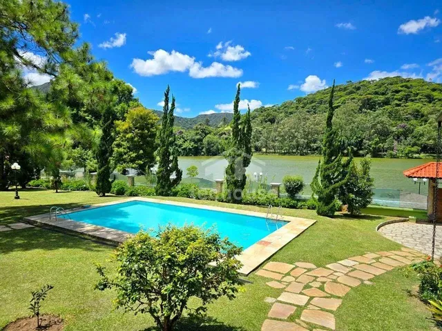 Imagem 1: Casa no Lago do Comary, 4 Dormitórios, Lazer Próprio com Academia, Vista Deslumbrante