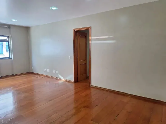 Imagem 9: Várzea - Sala Ampla - 3 Quartos (Sendo 1 Suíte) - Varanda - Frente Rua - 2 Vaga Carro