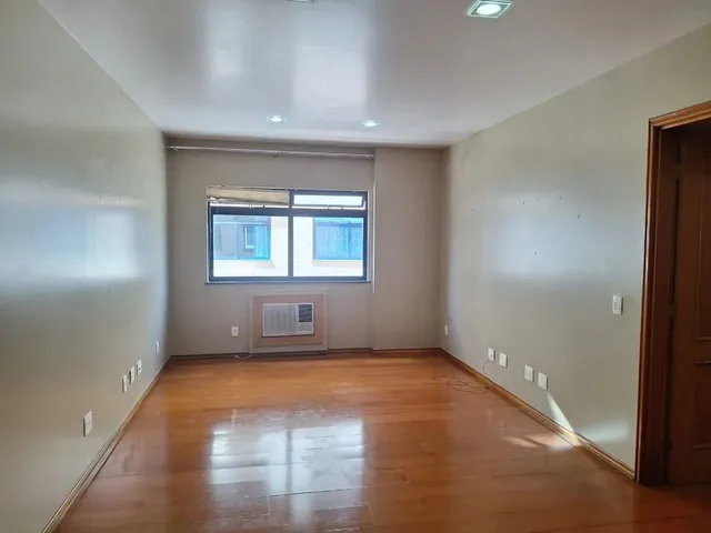 Imagem 16: Várzea - Sala Ampla - 3 Quartos (Sendo 1 Suíte) - Varanda - Frente Rua - 2 Vaga Carro