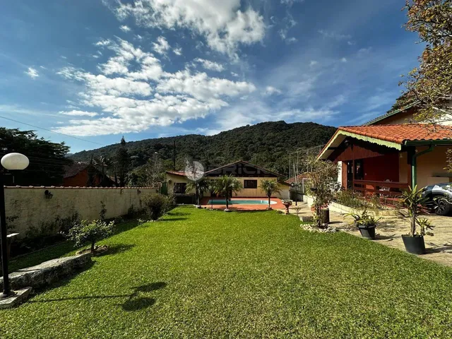 Imagem: Casa À Venda com 4 Quartos Sendo 2 Suítes
