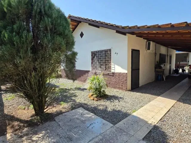 Imagem: Casa Plana com 1 Suíte e 2 Quartos À Venda