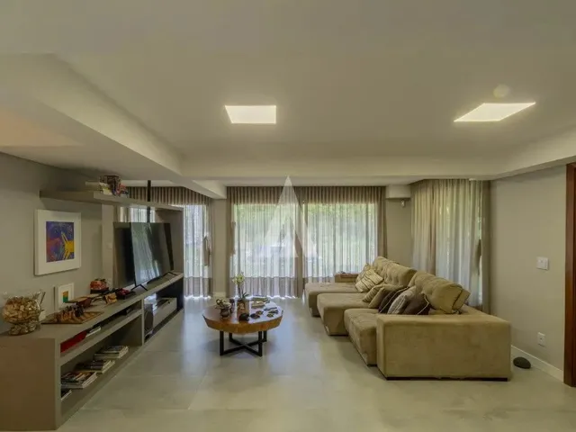 Imagem: Casa com 4 Suíte(S) À Venda no Bairro