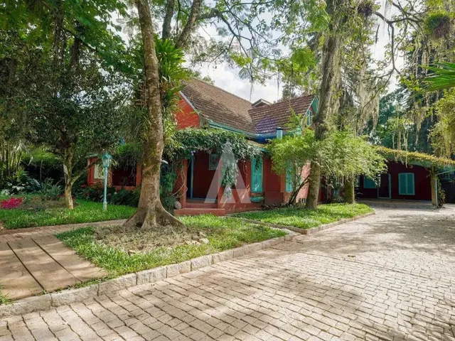 Imagem: Casa com 2 Suíte(S) Mais 2 Quarto(S) À