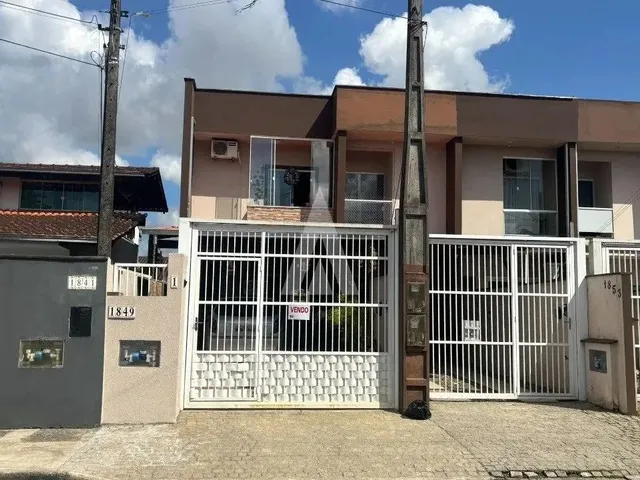 Imagem: A casa possui 3 Dormitórios, 1 Suíte, 2 Banheiros, 2