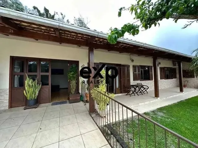 Imagem: Casa Ampla com Suíte e Área de Festas