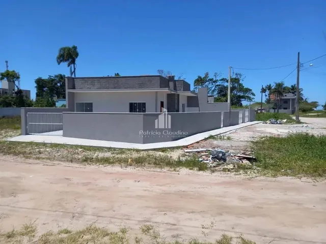 Imagem: Casa de Esquina, 02 Dormitórios (Sendo