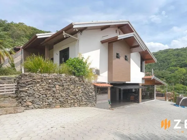 Imagem: A casa possui 3 Dormitórios, 1 Suíte, 3 Banheiros, 5