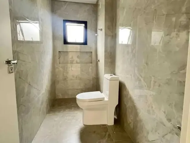 Imagem 2: Casa de Alto Padrão com 4 Dormitórios Sendo 3 Suítes e 4 Vagas de Garagem Em
