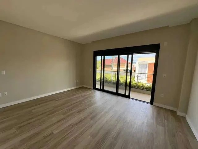 Imagem 11: Casa de Alto Padrão com 4 Dormitórios Sendo 3 Suítes e 4 Vagas de Garagem Em